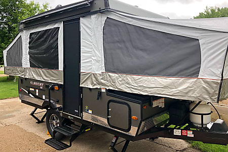 Folding trailer