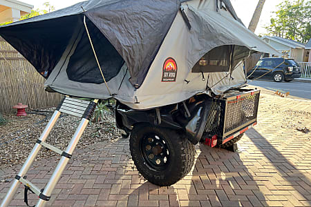 Folding trailer