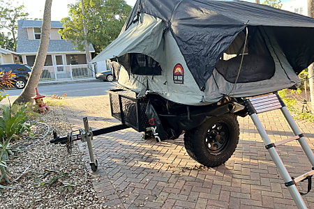 Folding trailer