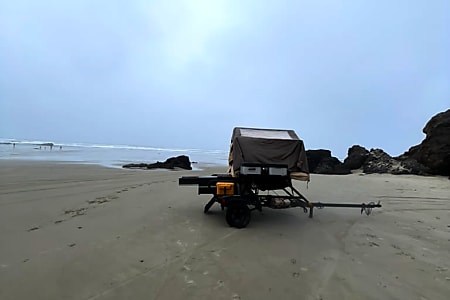 Folding trailer