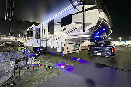 Toy hauler