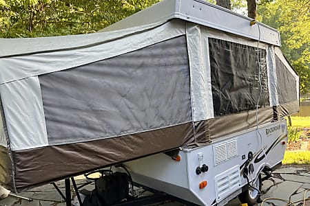 Folding trailer