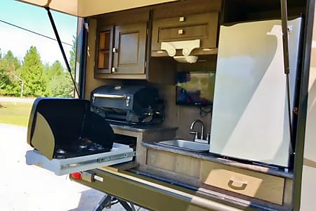 Travel trailer