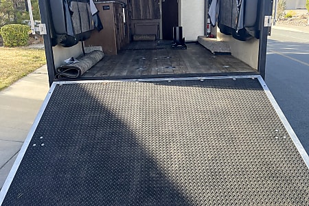 Toy hauler