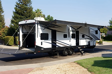 Toy hauler