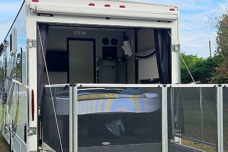 Toy hauler