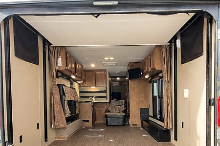 Toy hauler