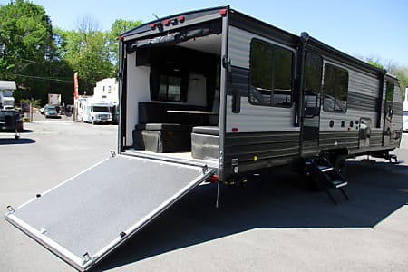 Toy hauler