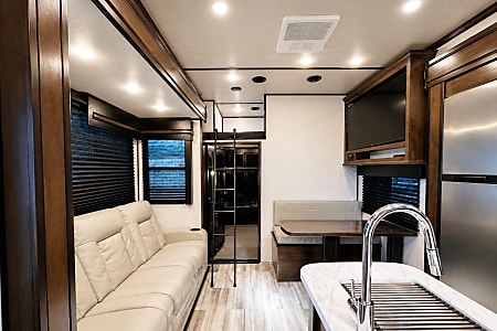 Toy hauler