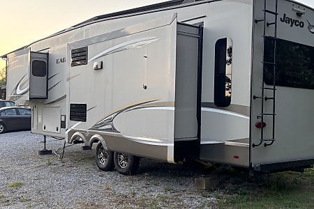 Fifth-wheel