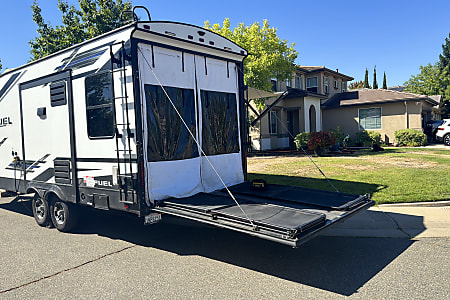 Toy hauler