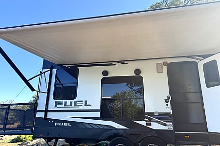 Toy hauler