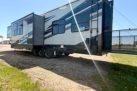 Toy hauler