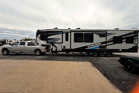 Toy hauler