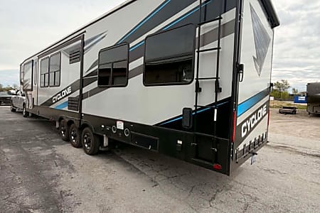 Toy hauler