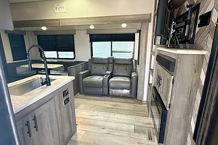 Toy hauler