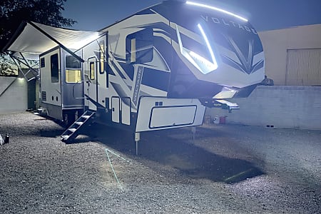 Toy hauler