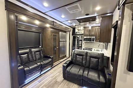 Toy hauler