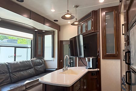Fifth-wheel