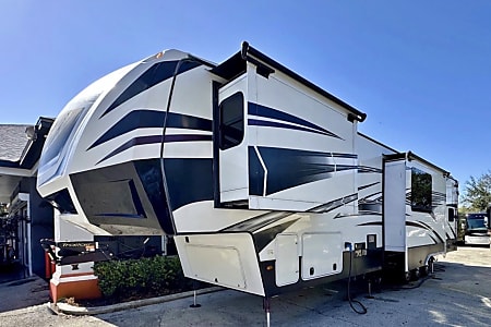 Toy hauler