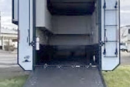 Toy hauler