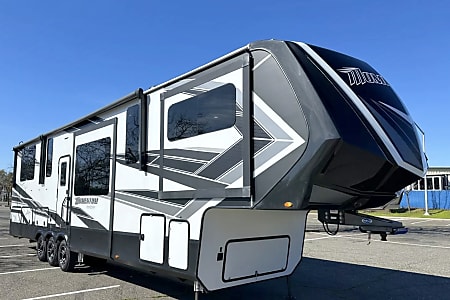 Toy hauler
