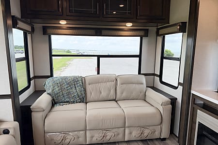 Fifth-wheel