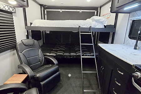 Toy hauler