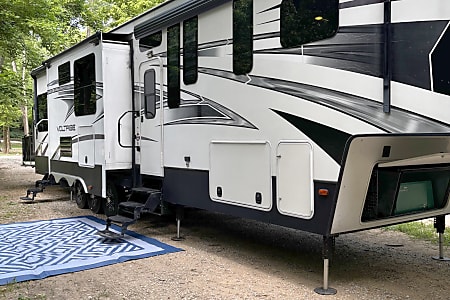 Toy hauler