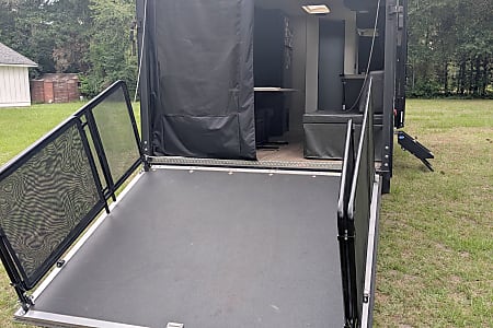 Toy hauler