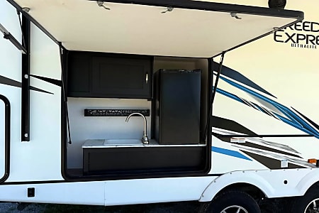 Travel trailer