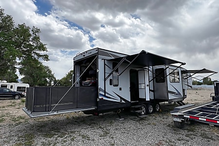 Toy hauler