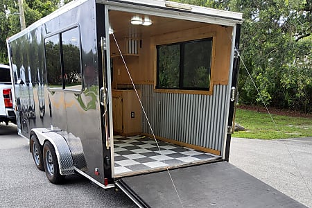 Toy hauler