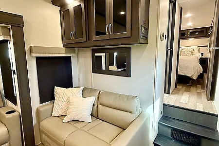 Fifth-wheel