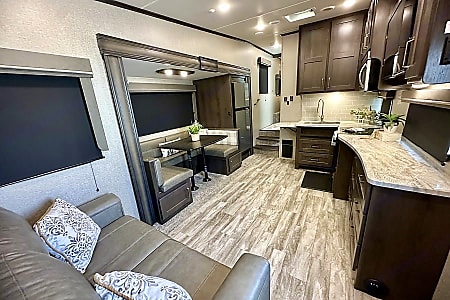 Fifth-wheel