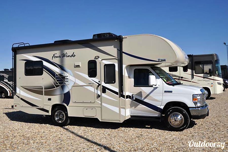 2018 Thor Motor Coach Four Winds Motor Home Class C Rental
