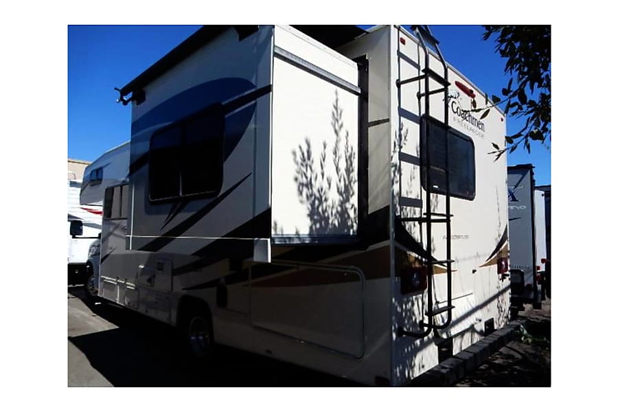 2017 Coachmen Freelander Motor Home Class C Rental In
