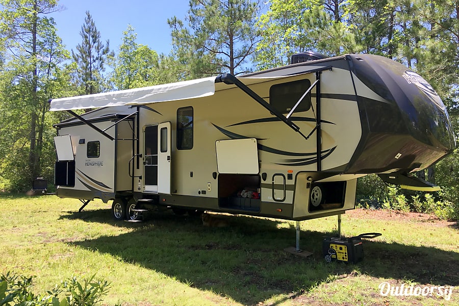 2016 forest river salem hemisphere lite Fifth Wheel Rental in Rincon