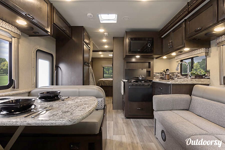 2018 Thor Motor Coach Freedom Elite Motor Home Class C Rental in