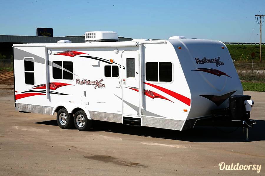 2010 Cruiser Rv Corp Fun Finder Xtra Motor Home Toy Hauler Rental in