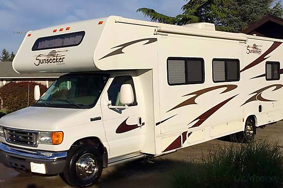 2007 Forest River Sunseeker Motor Home Class C Rental in Puyallup, WA Outdoorsy