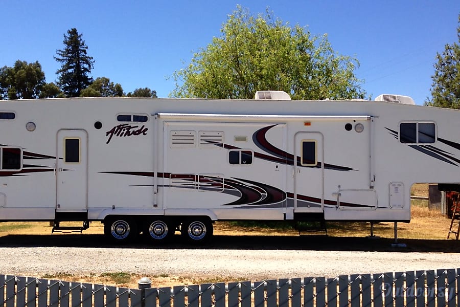 2008 eclipse attitude Motor Home Toy Hauler Rental in Gilroy, CA