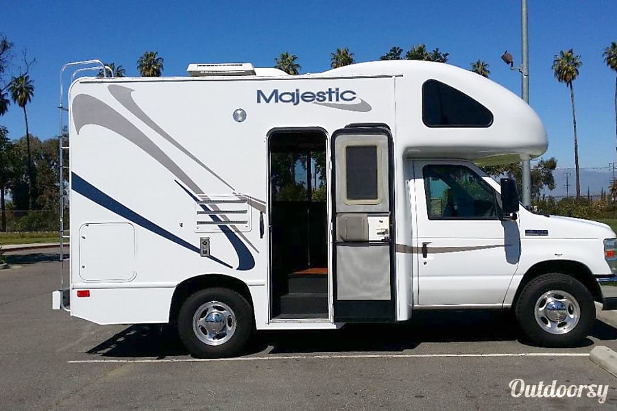 2012 Thor Motor Coach Four Winds Majestic Motor Home Motorhome Rental