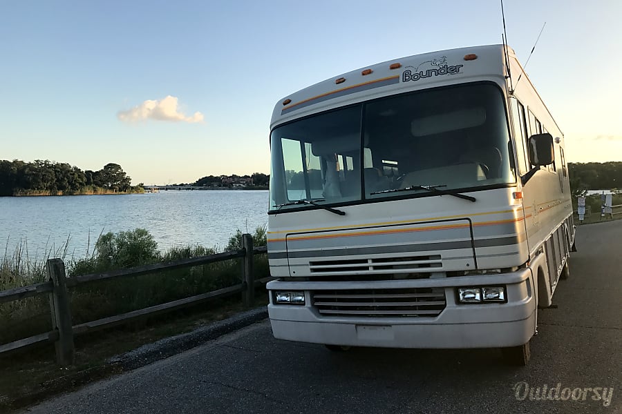 1993 Fleetwood Bounder Motor Home Class A Rental in Pensacola, FL