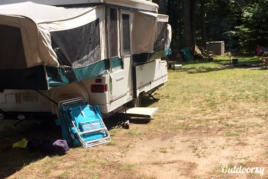 2004 fleetwood coleman bayside elite