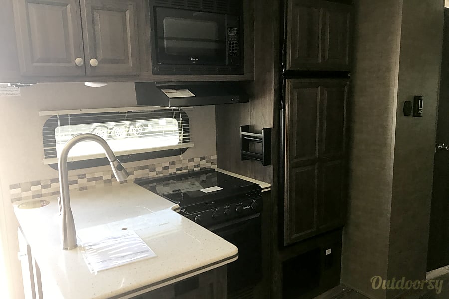 2017 Forest River Rockwood Signature Ultra Trailer Rental