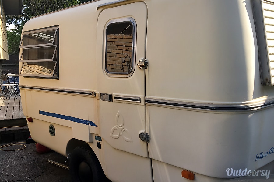 1990 Trillium Rv 4500 Trailer Rental in Waterloo, ON Outdoorsy