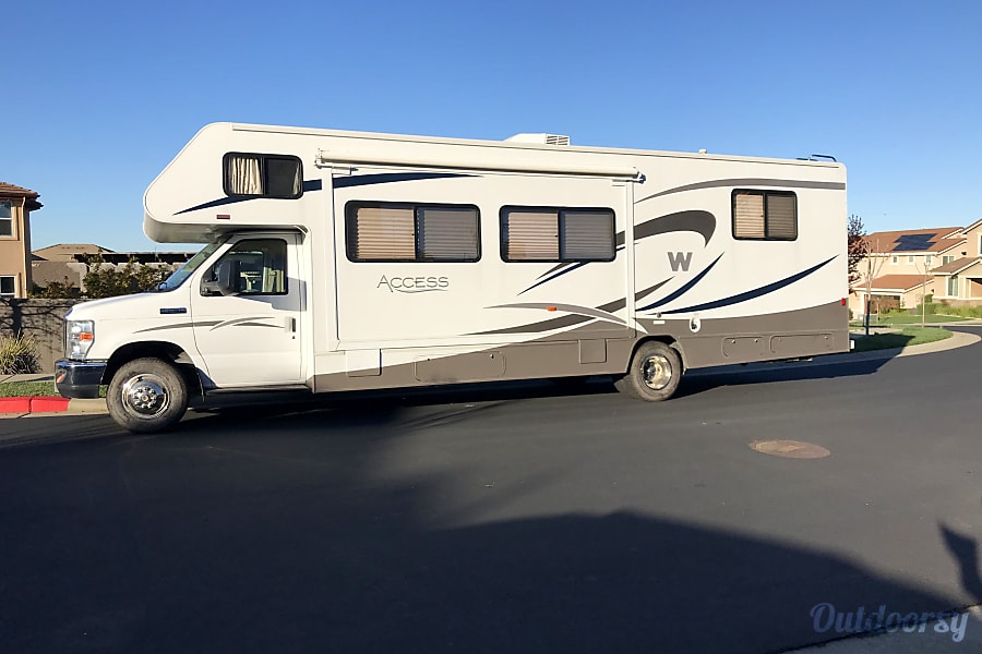 2009 Winnebago Access Motor Home Class C Rental in Shingle Springs, CA