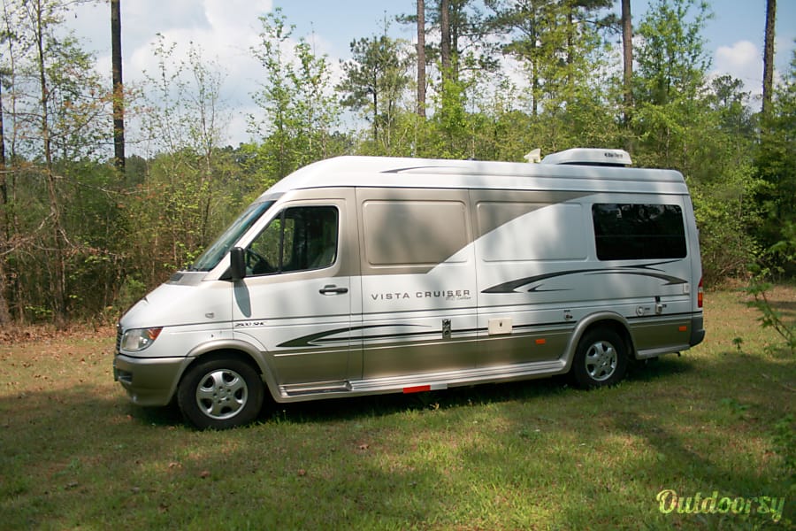 2007 Gulf Stream Vista Cruiser Motor Home Class C Rental in Brookhaven, MS Outdoorsy