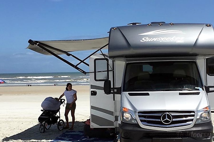 2017 Forest River Sunseeker Motor Home Class C Rental In
